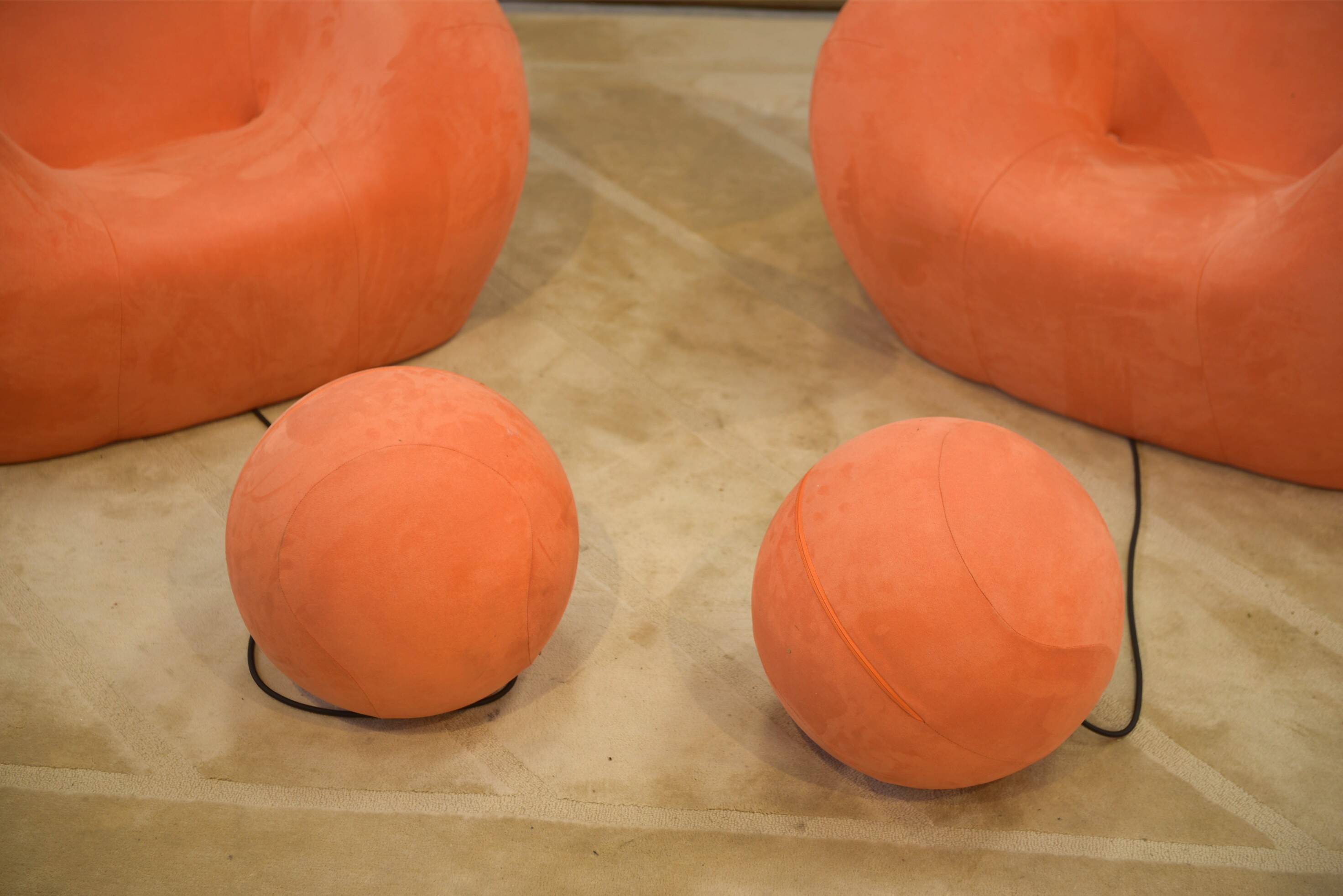 Pair of "Mamma" armchairs with footrest by Gaetano Pesce