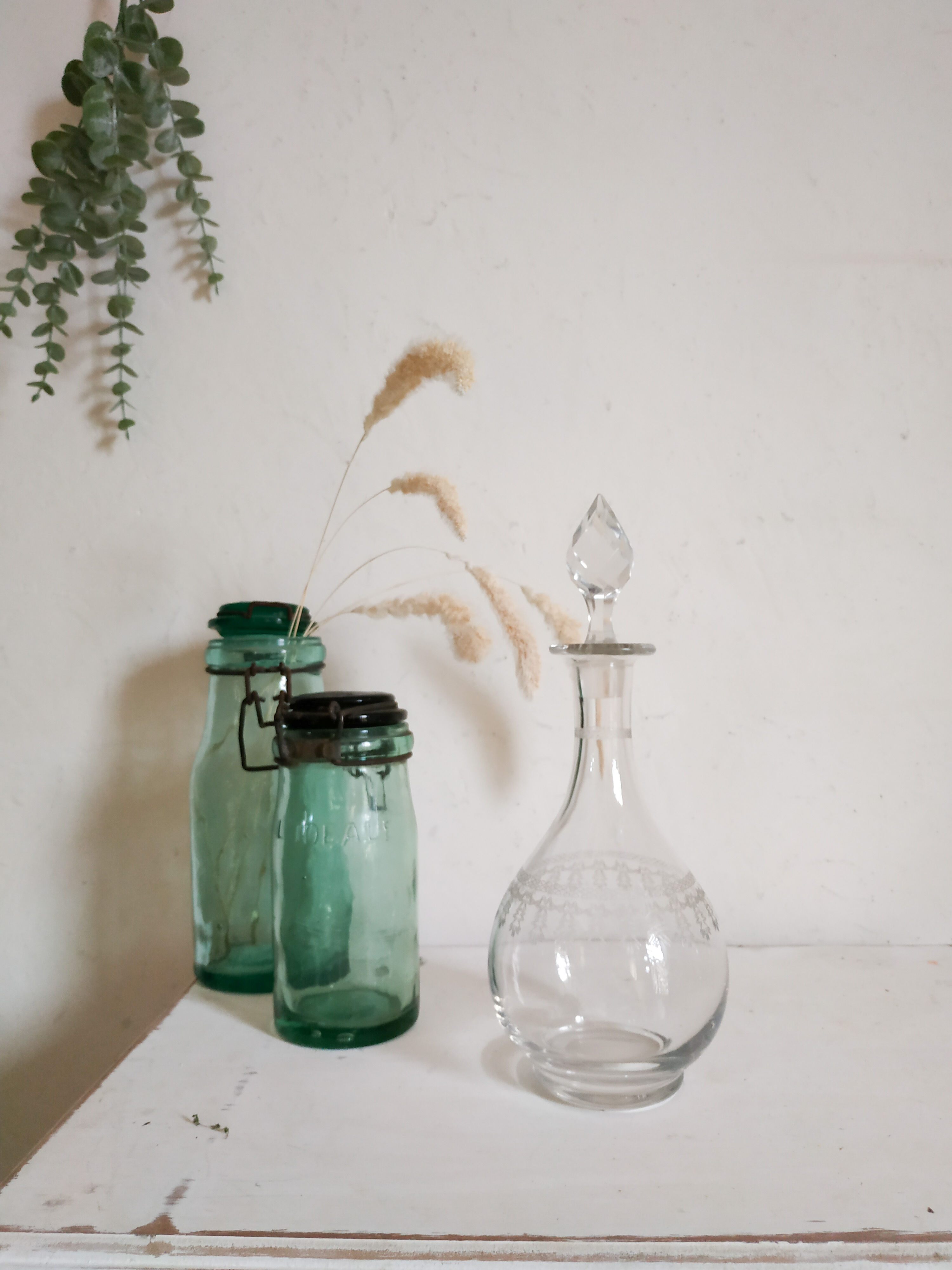 Carafe à vin ancienne en verre travaillé