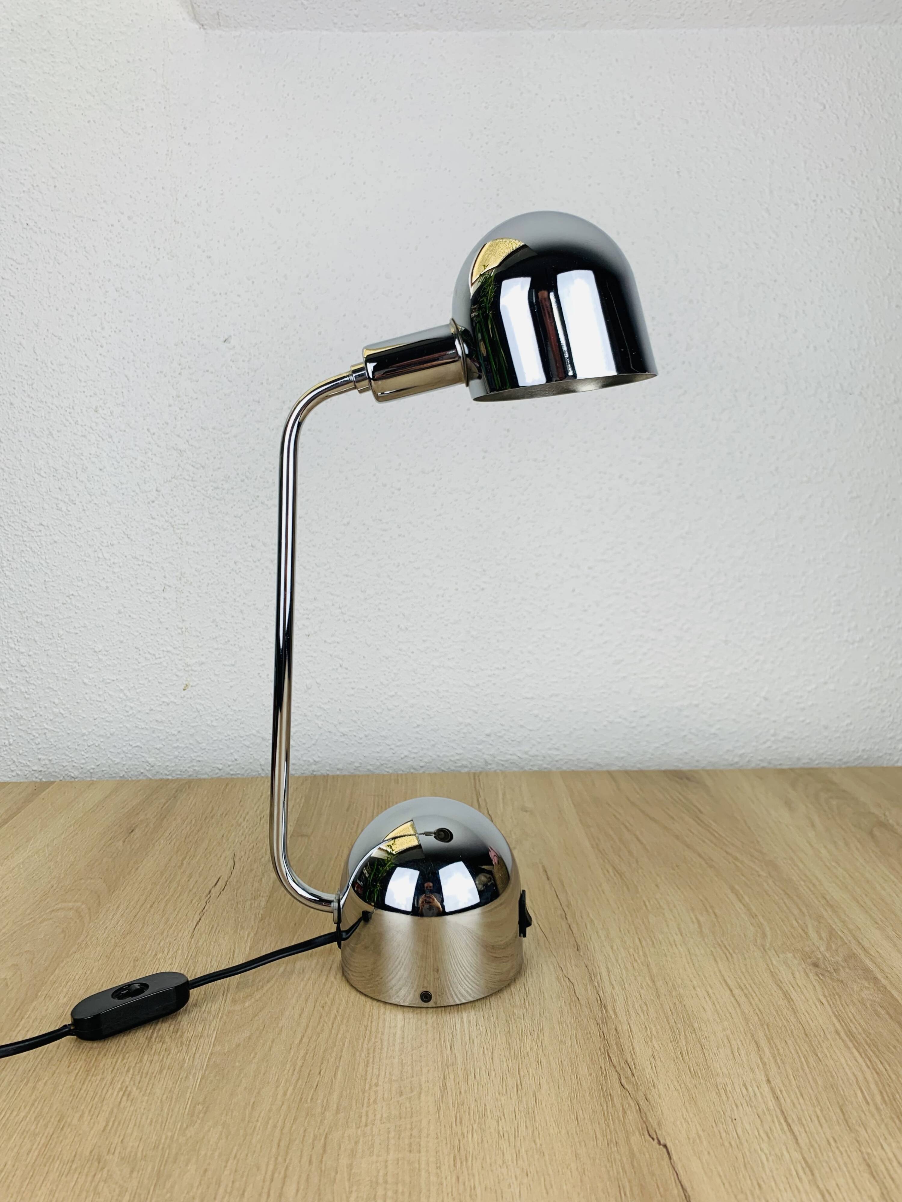 Lampe de bureau orientable chrome années 70