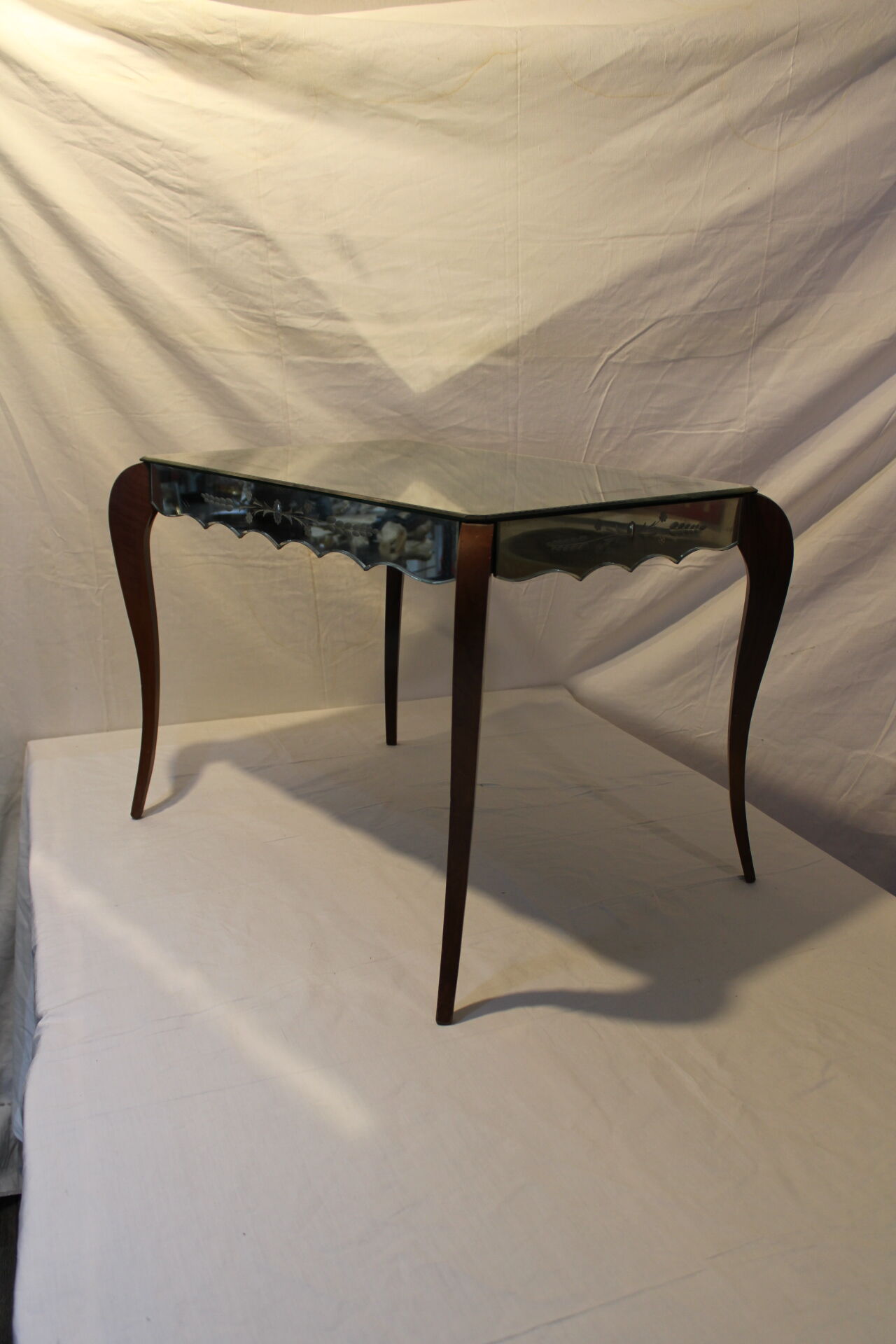 Mirrors coffee table