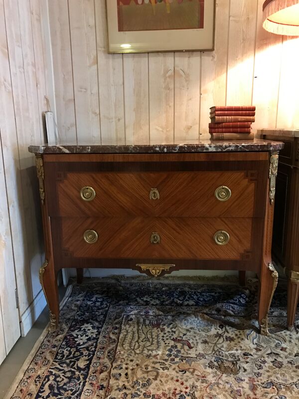 Commode style transition
