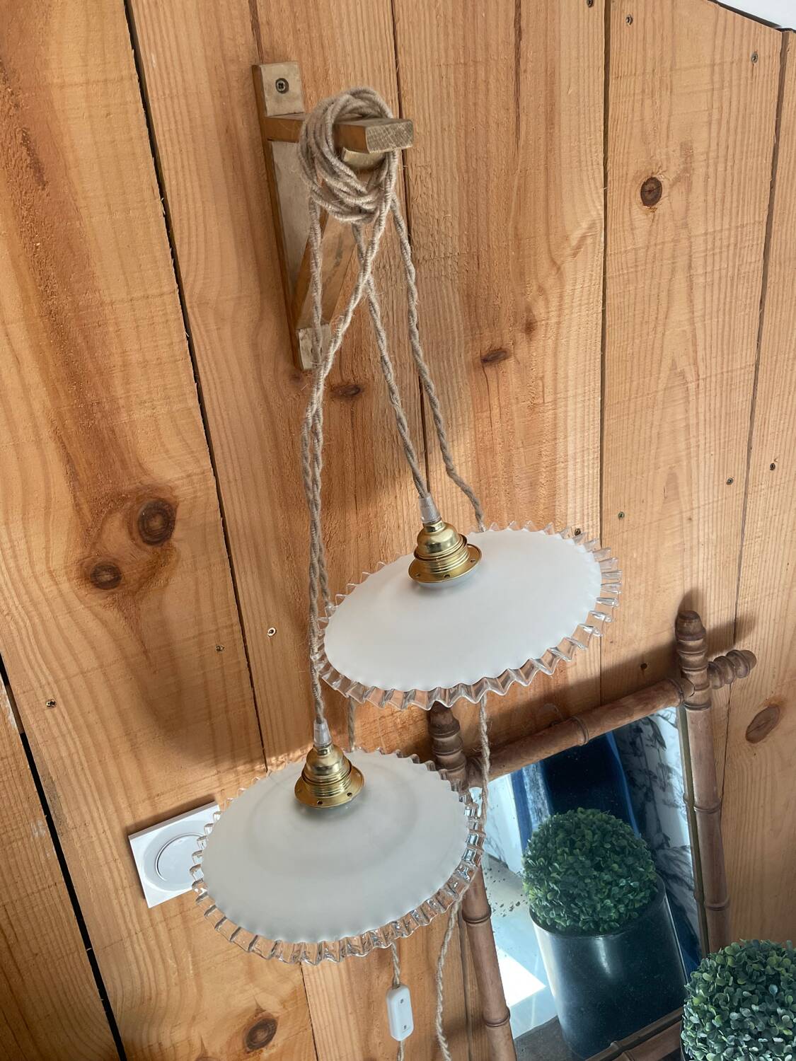 Pair of lace-edged opaline portable lamps with cord wire