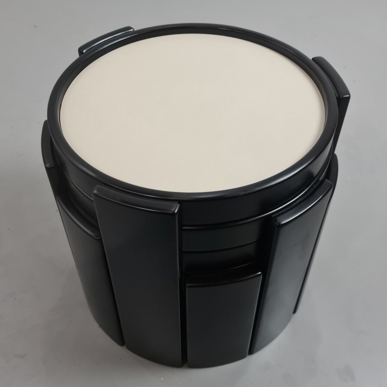 Tables gigognes noires par Gianfranco Frattini pour Cassina
