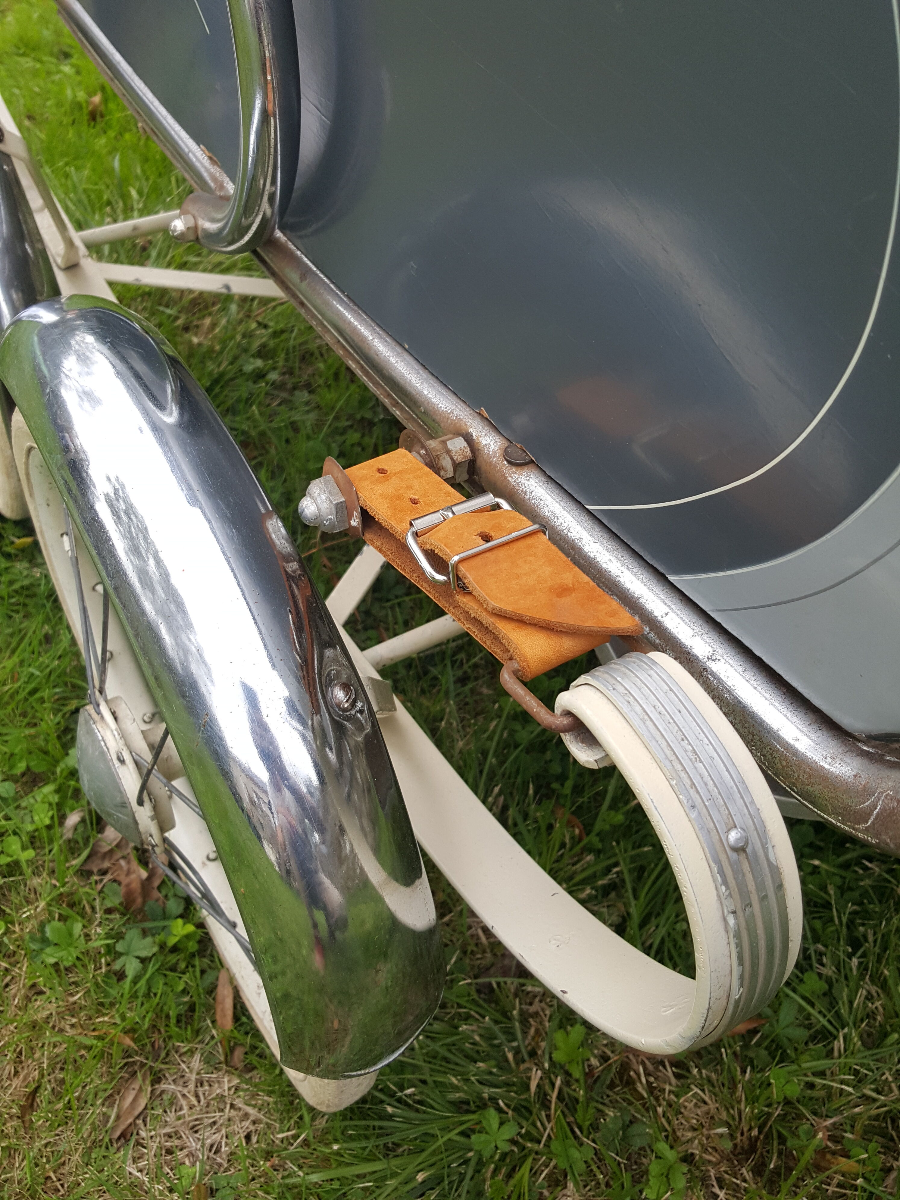 former 1950s pram that can be turned into a stroller