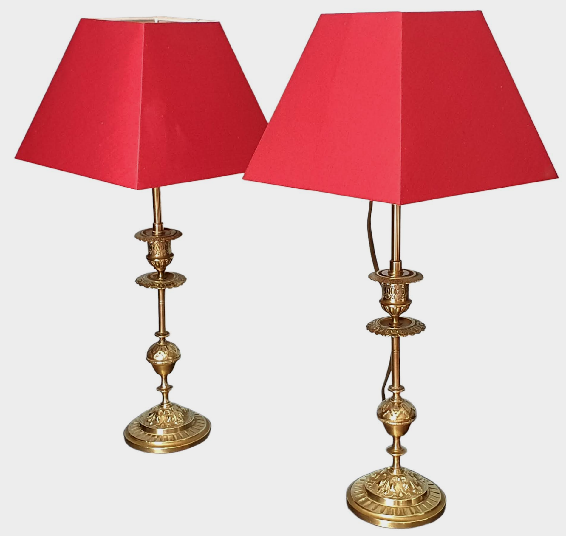 Duo de lampes en laiton abat-jour rouge