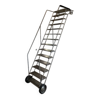 Escalier mobile industriel en fer forgé
