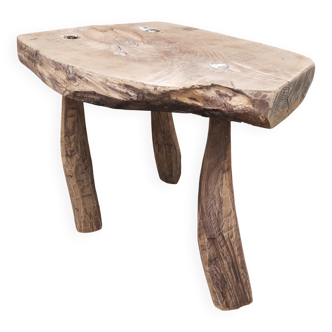 Brutalist coffee table in solid wood, tripod. (Folk art)