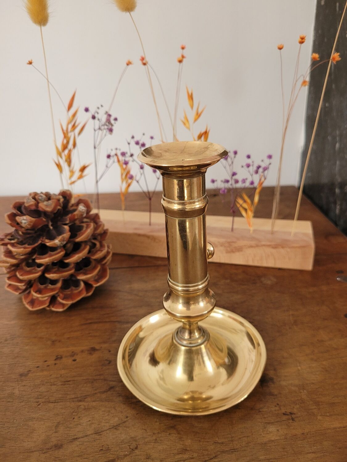 Push candle holder with hollow dish