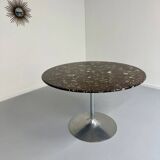 Old marble dining table with metal tulip base from the Italian design in the 60s