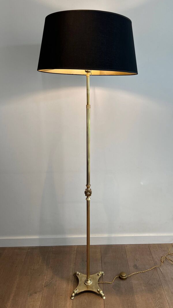 Lampadaire de parquet de style néoclassique en laiton à pieds griffes de la Maison Jansen