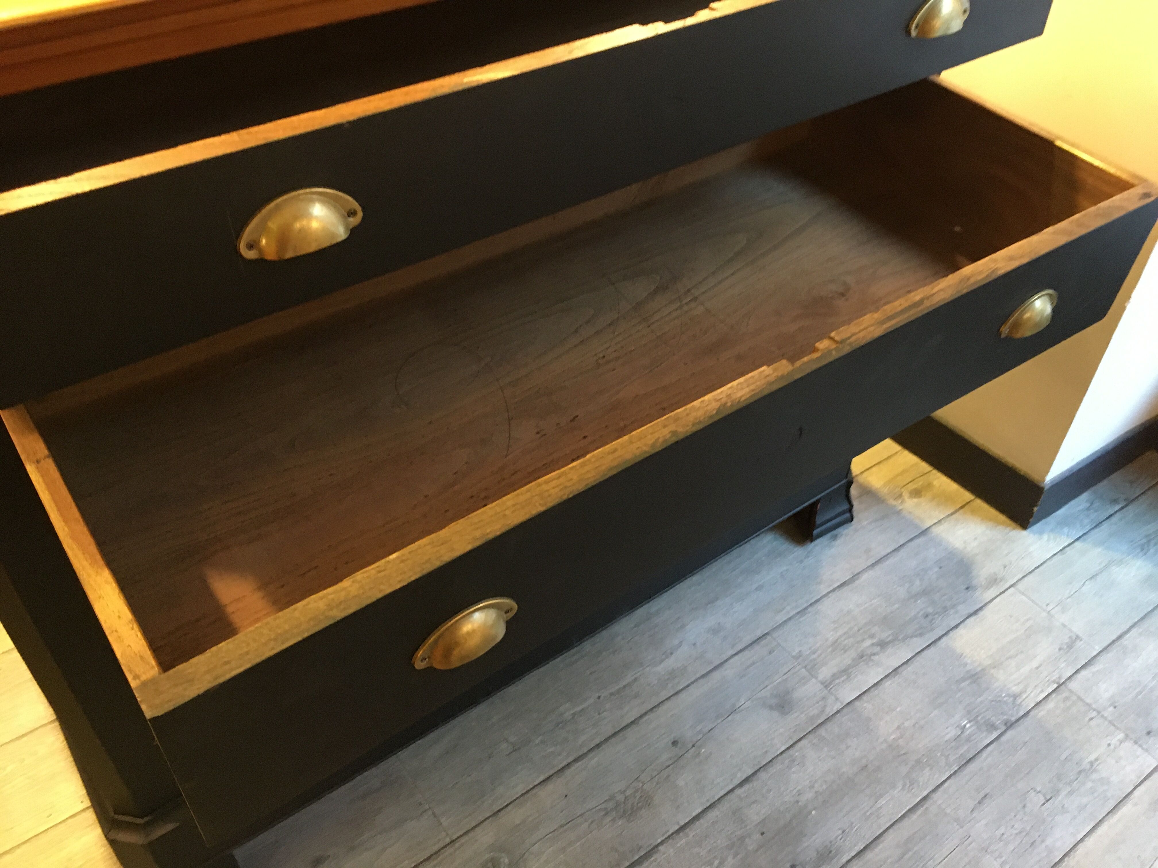 Old oak chest of drawers