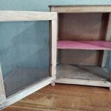 Wall-mounted pantry in vintage mesh wood