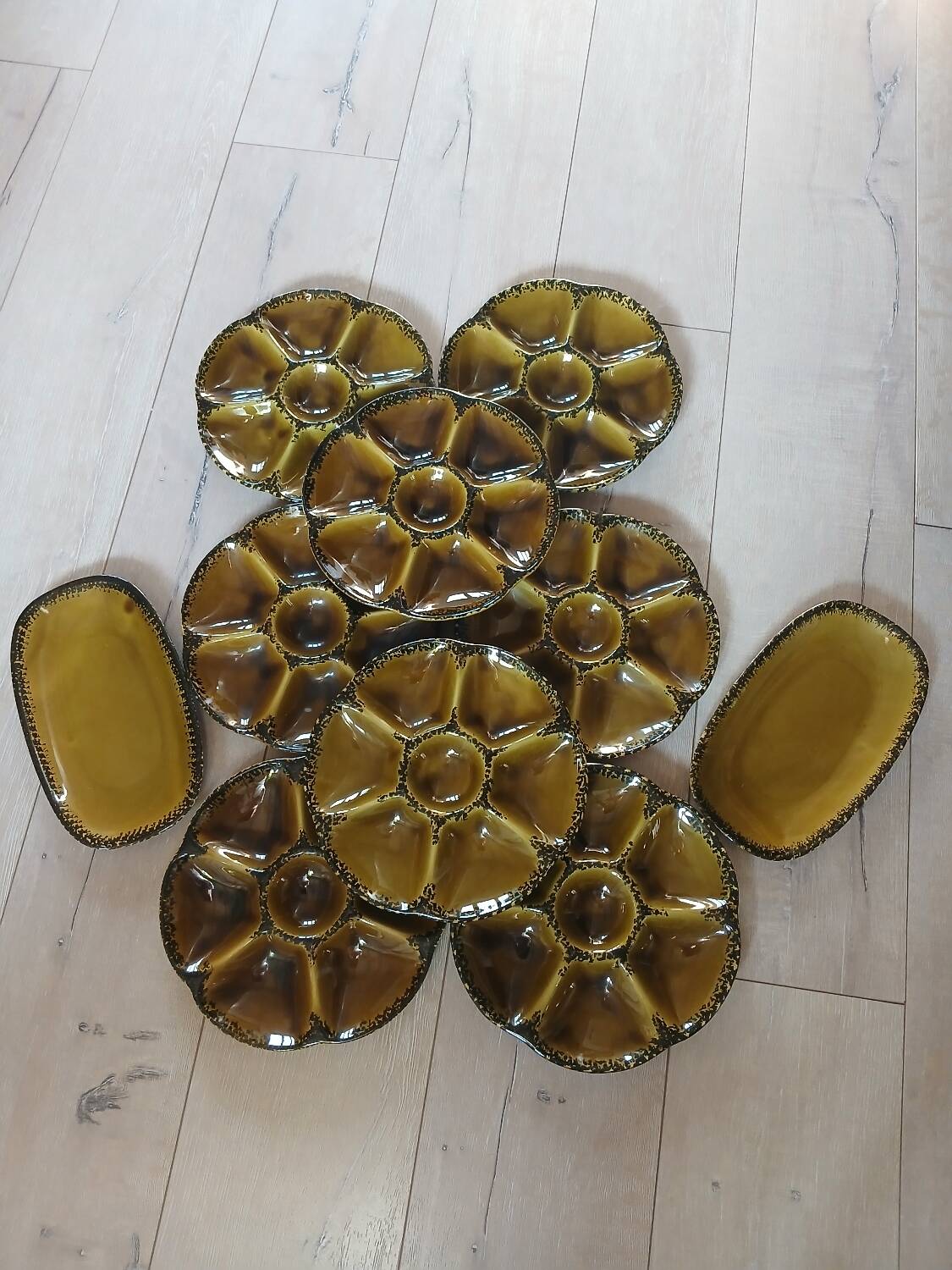 8 old GIEN oyster plates + 2 serving dishes
