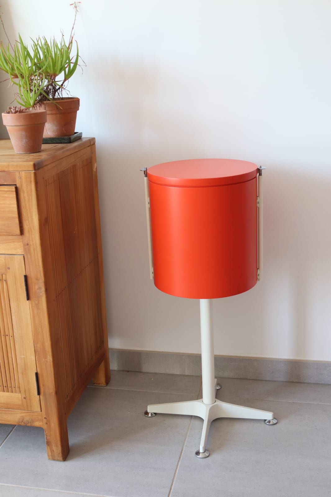 Vintage hairdresser orange year 60