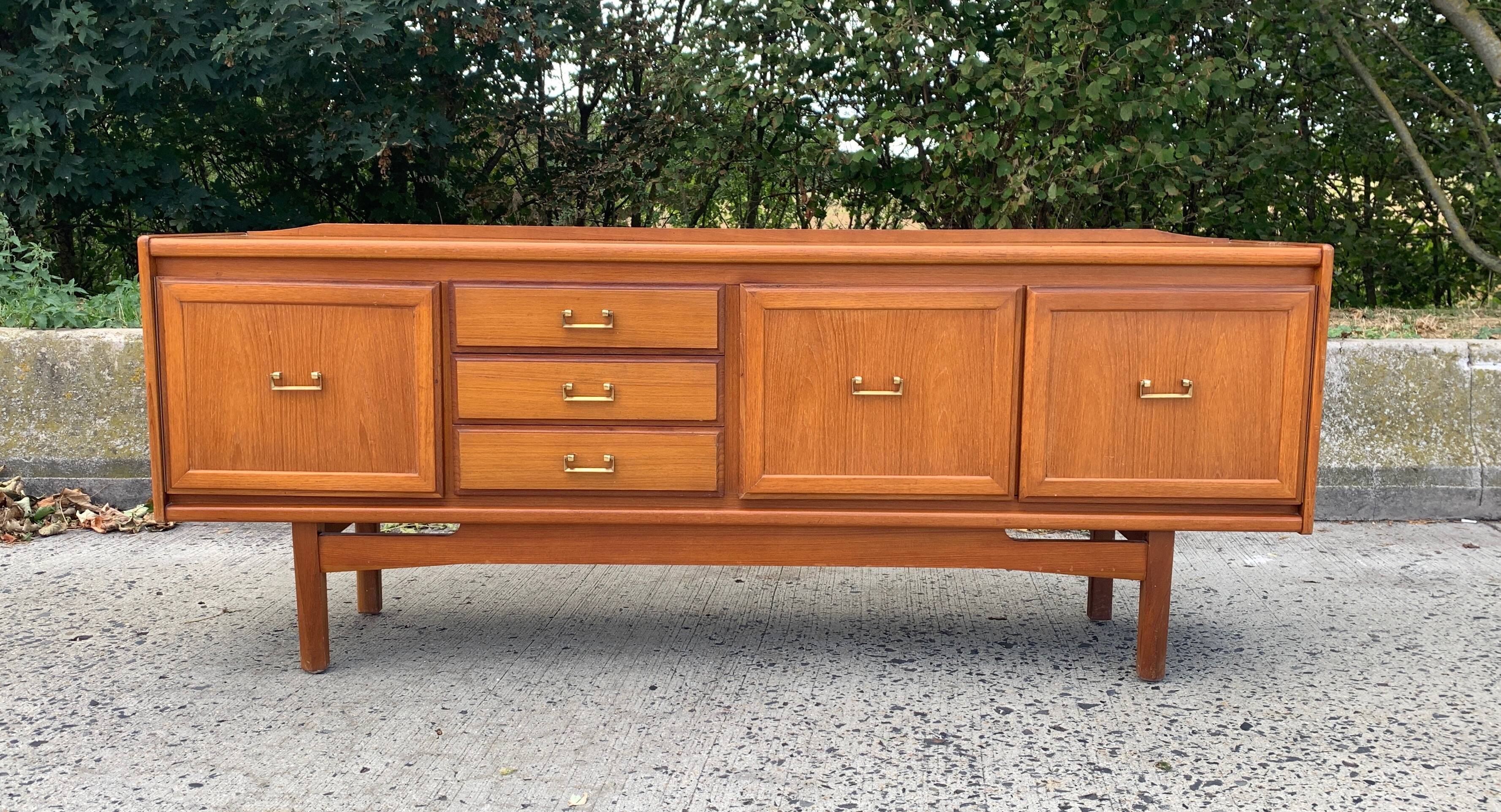 Teak enfilade from the 1970s by the English brand William Laurence.