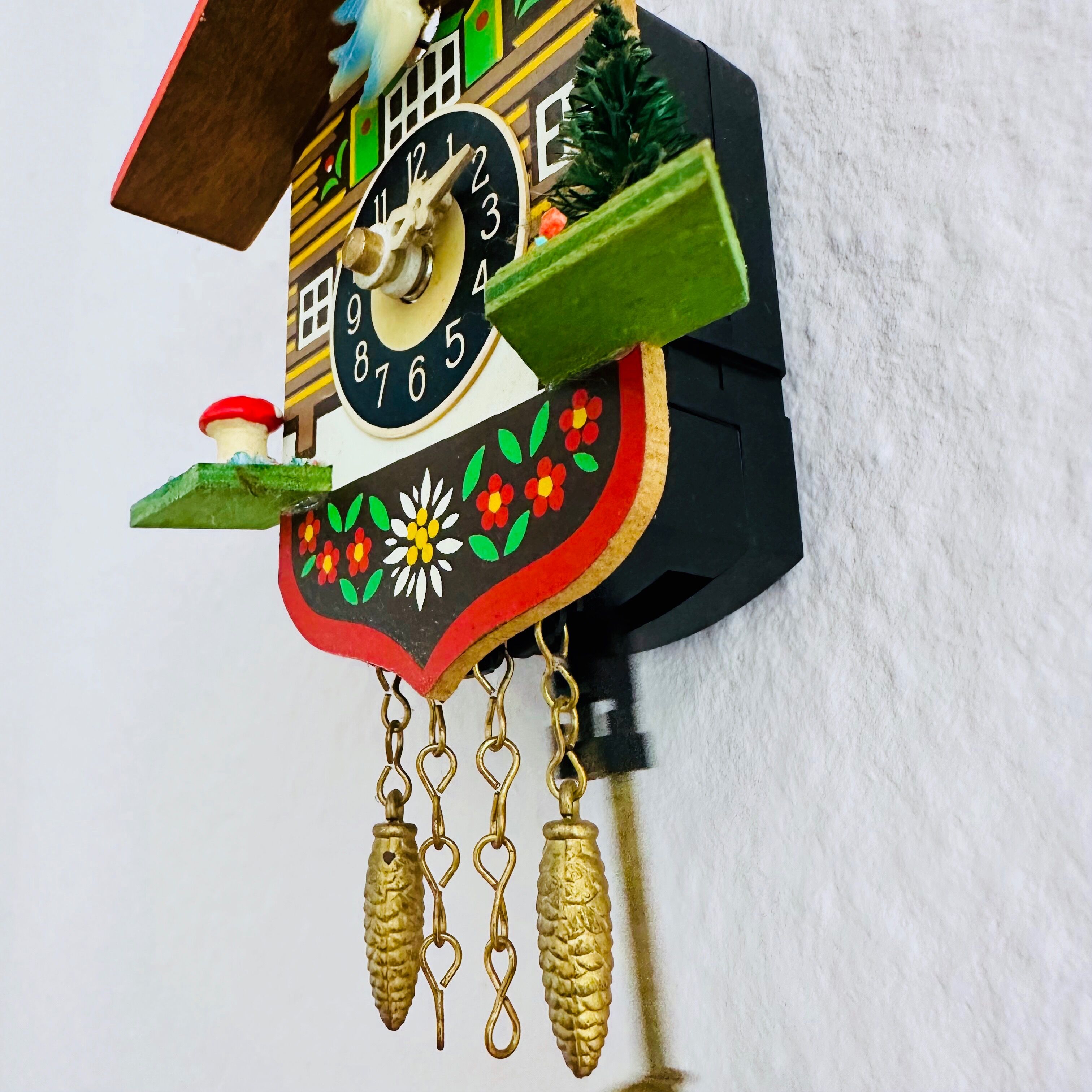 Vintage cuckoo clock, Engstler