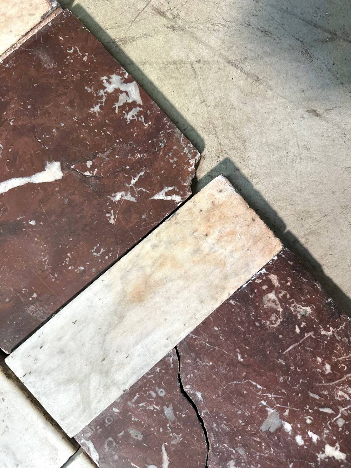 Petite cheminée en marbre blanc