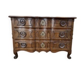 Commode époque Louis XV en noyer massif à poignée coquilles sculptées