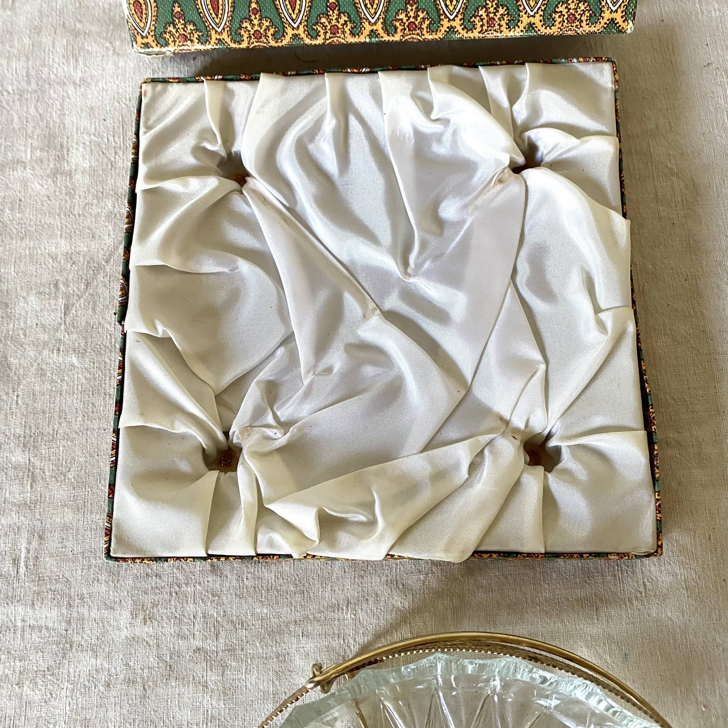 70s aperitif serving dish