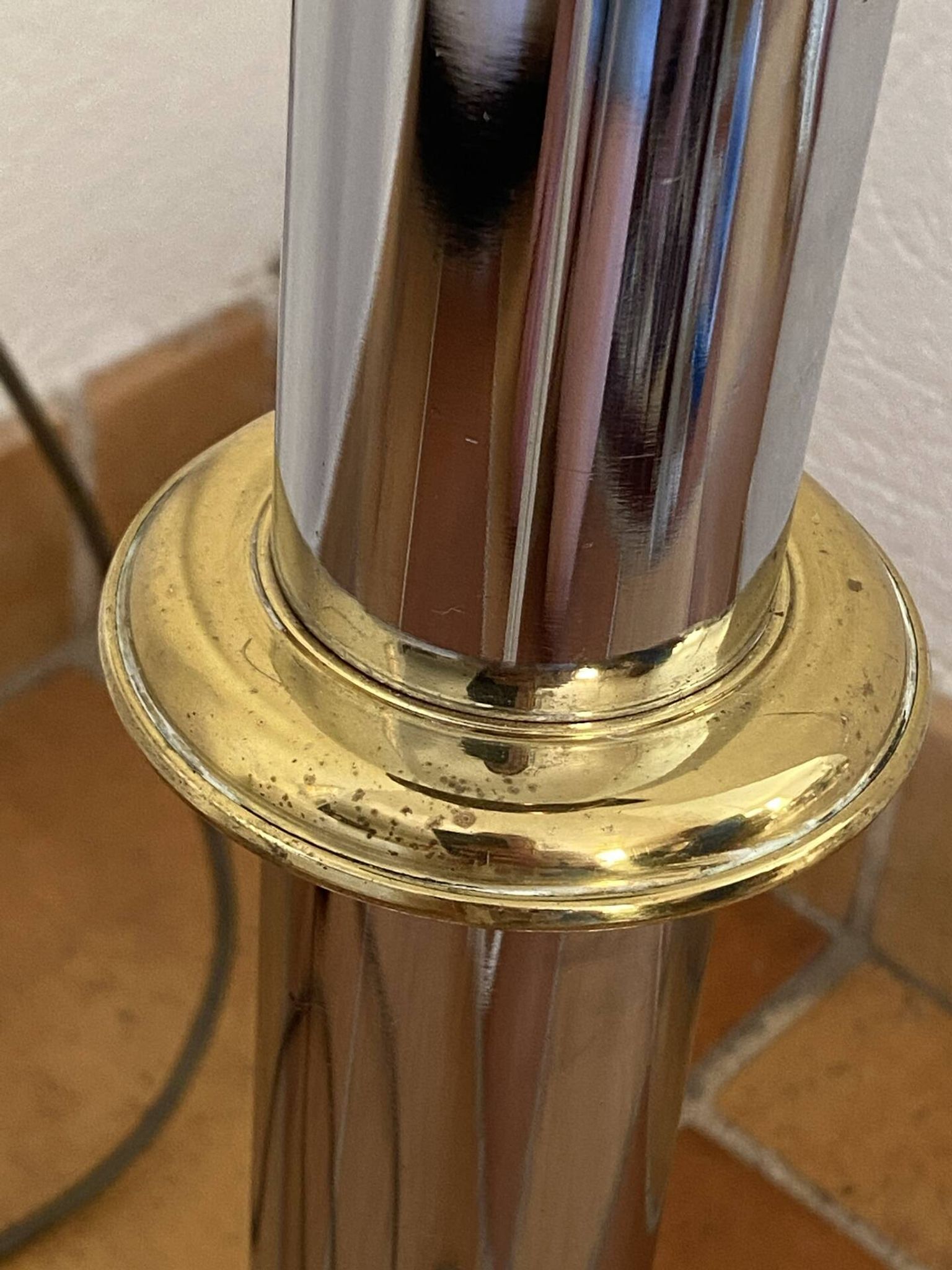 Lampadaire en métal et verre fumé