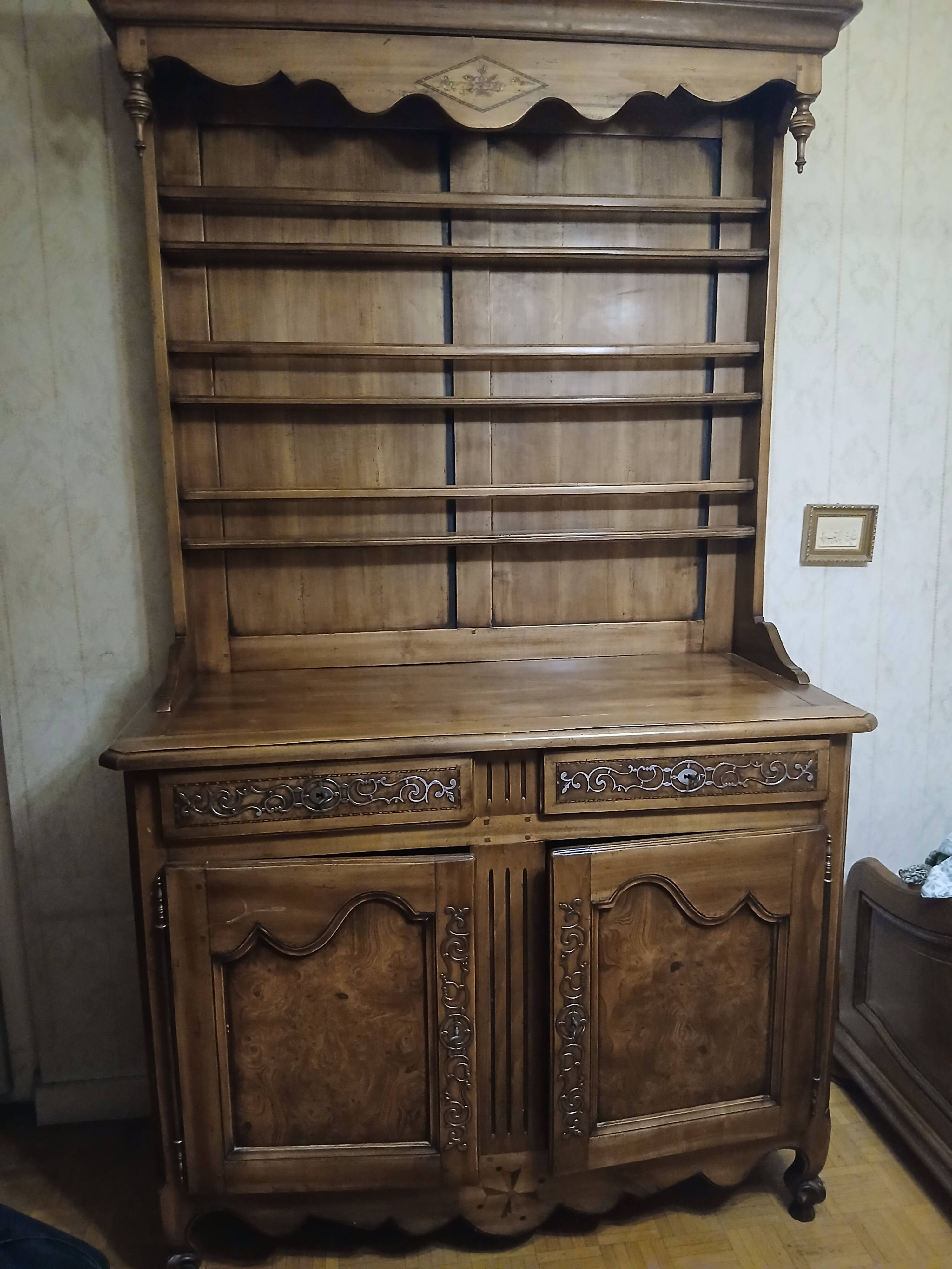 Antique Vendée dresser in solid elm by artisan Chaillou Hermouet.