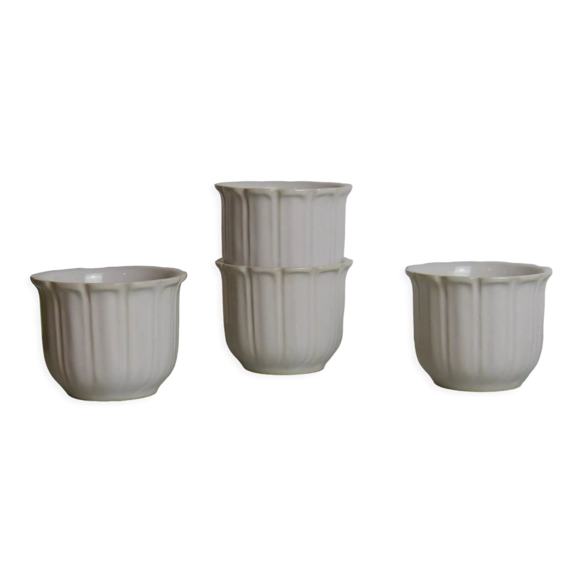 Set of 4 white ceramic cups