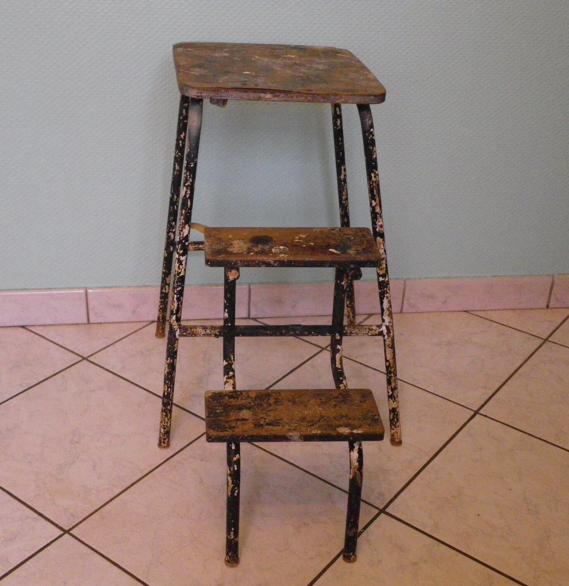 Workshop stepladder, retractable steps, antique, metal and wood, patina look
