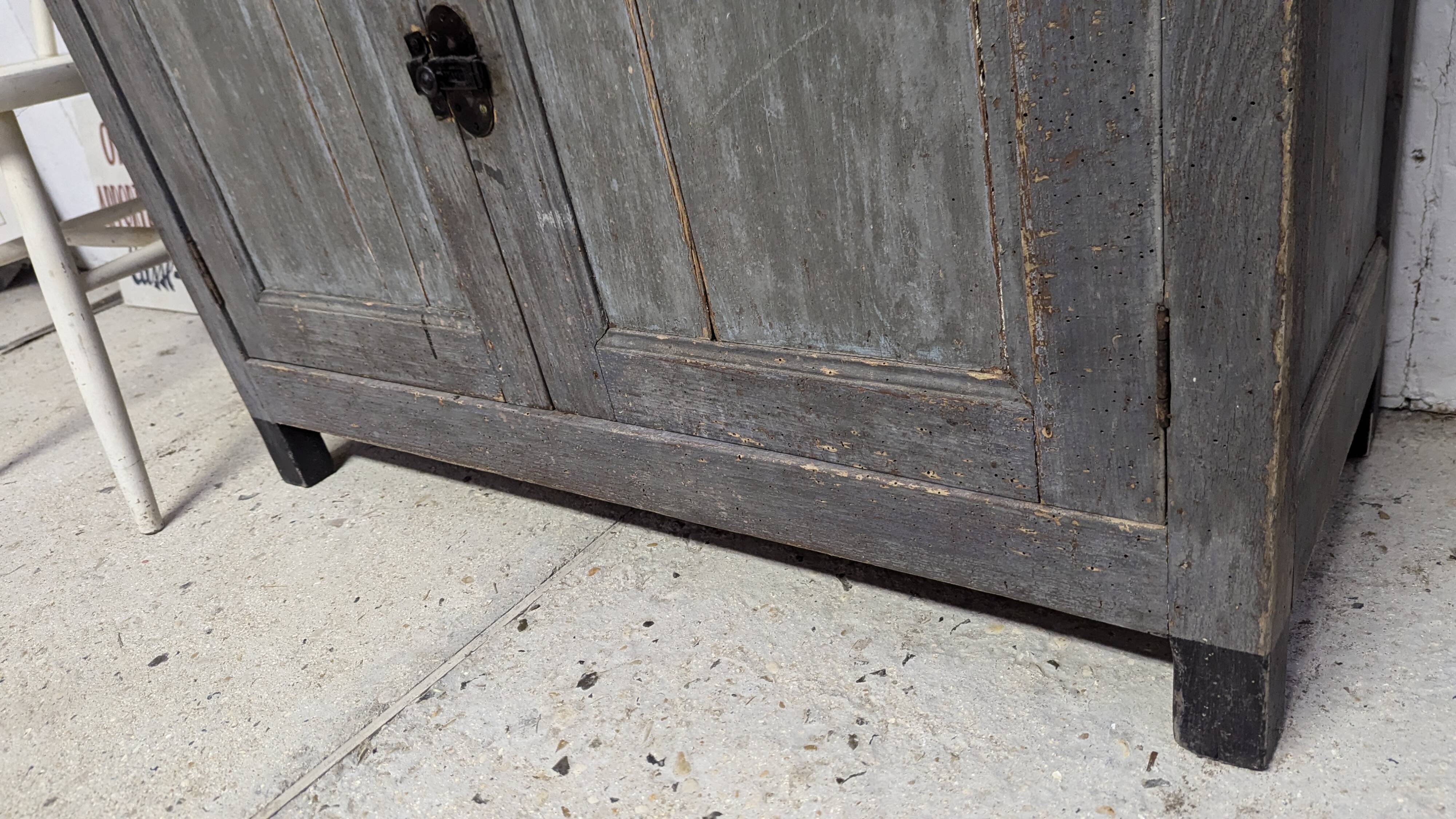 Old Parisian chopping block buffet with vintage shabby patina