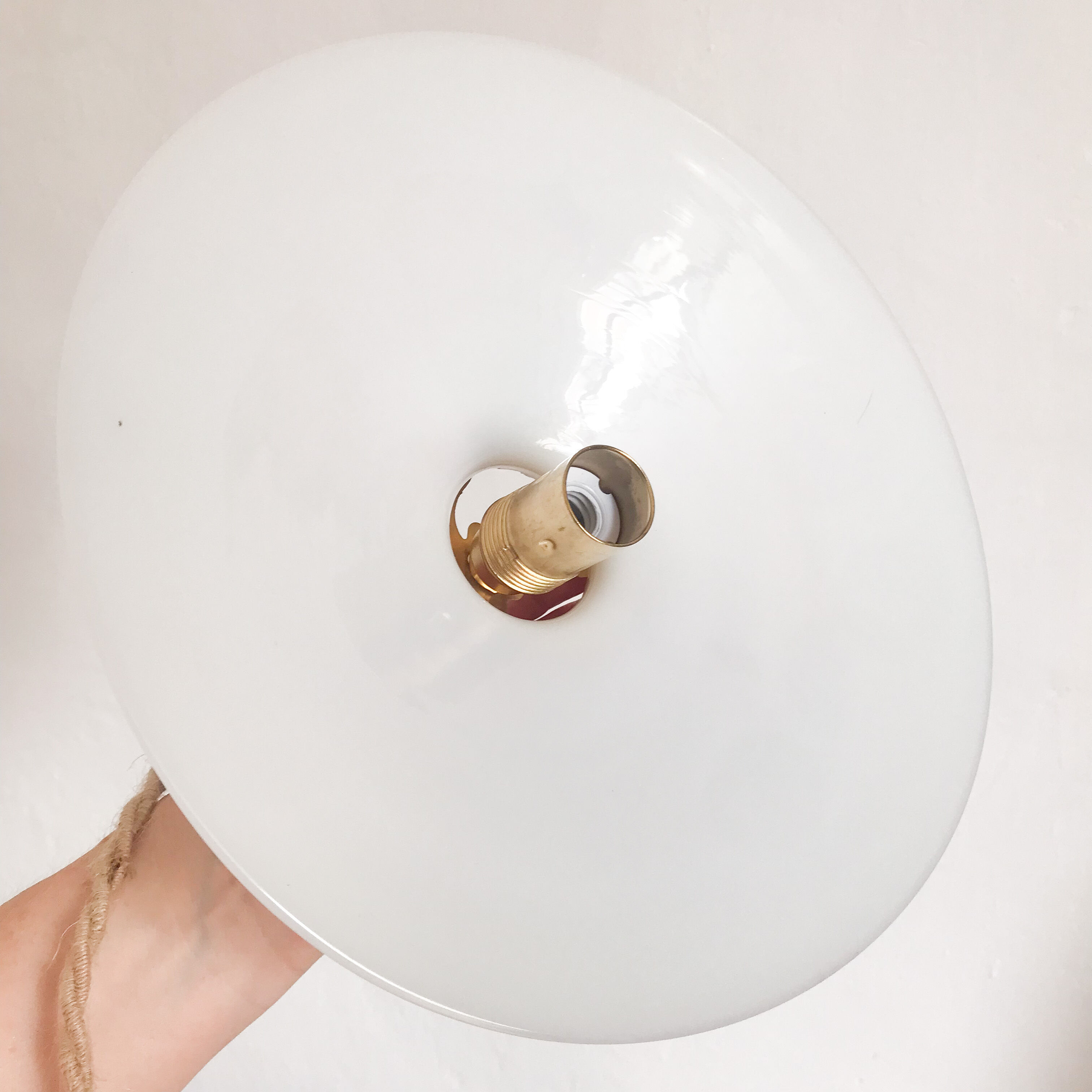 Old opaline flat suspension