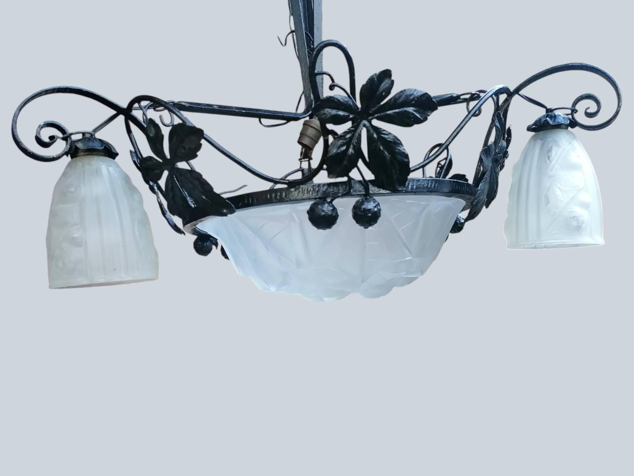 Wrought iron and art deco glass chandelier - Degué Workshops