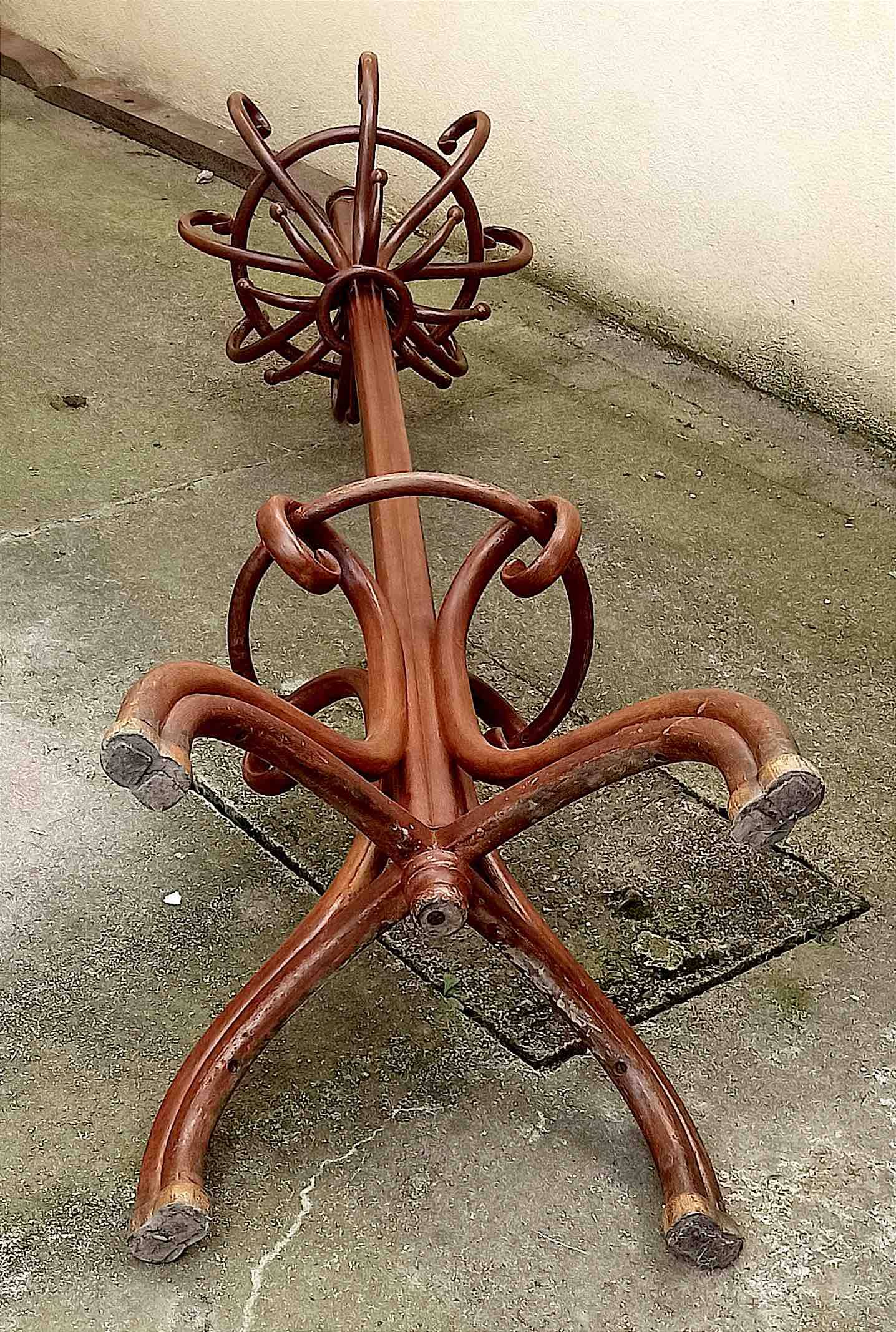 Thonet parrot coat rack, 8 branches, beech, early 20th century