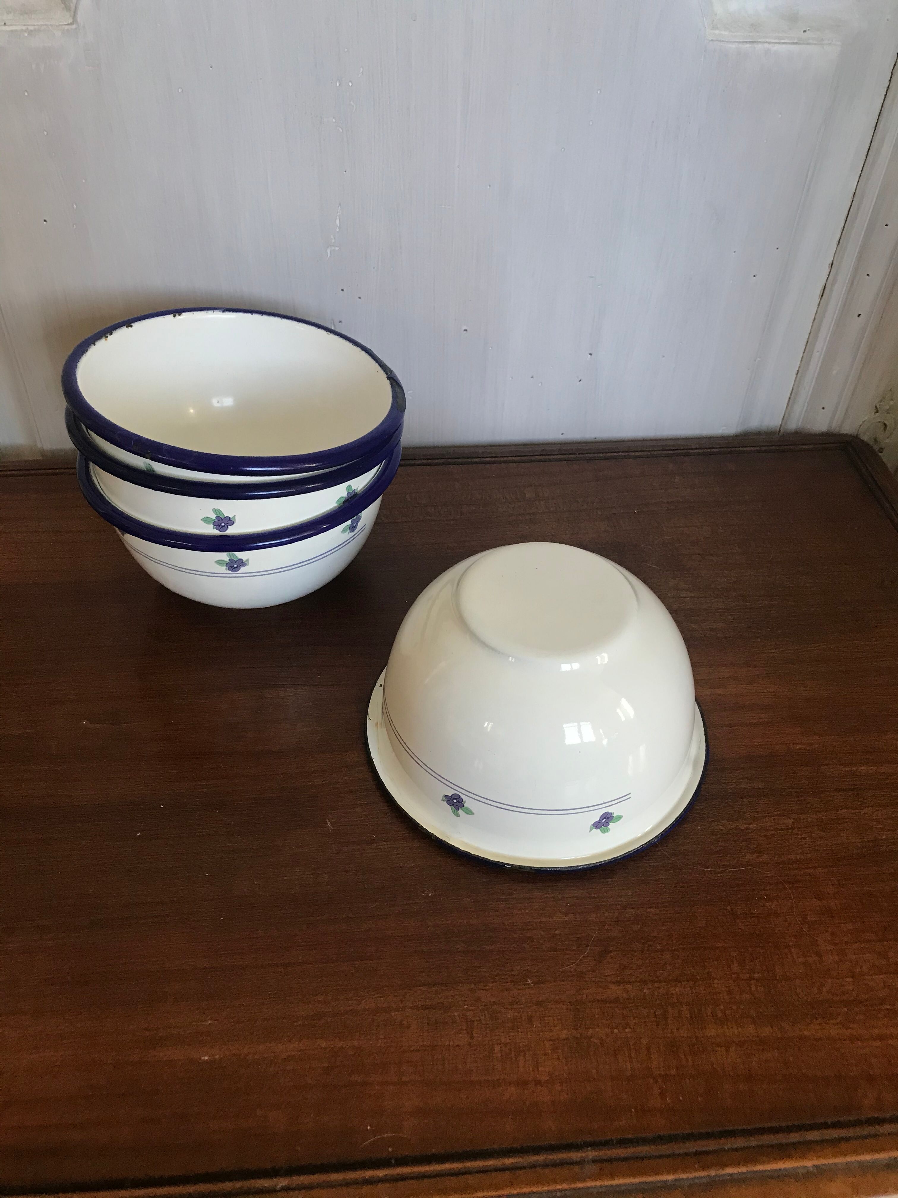 Vintage enamelled tin bowls