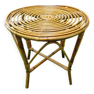 Round rattan coffee table