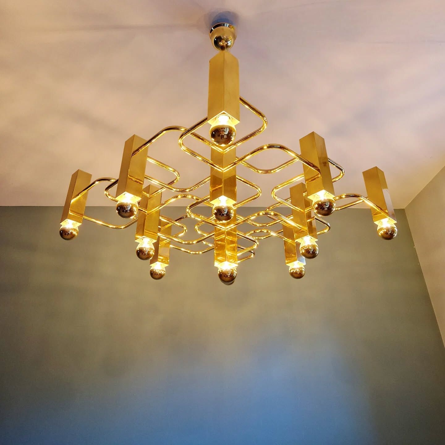 Geometric brass chandelier, design G. Sciolari, Boulanger, 1970