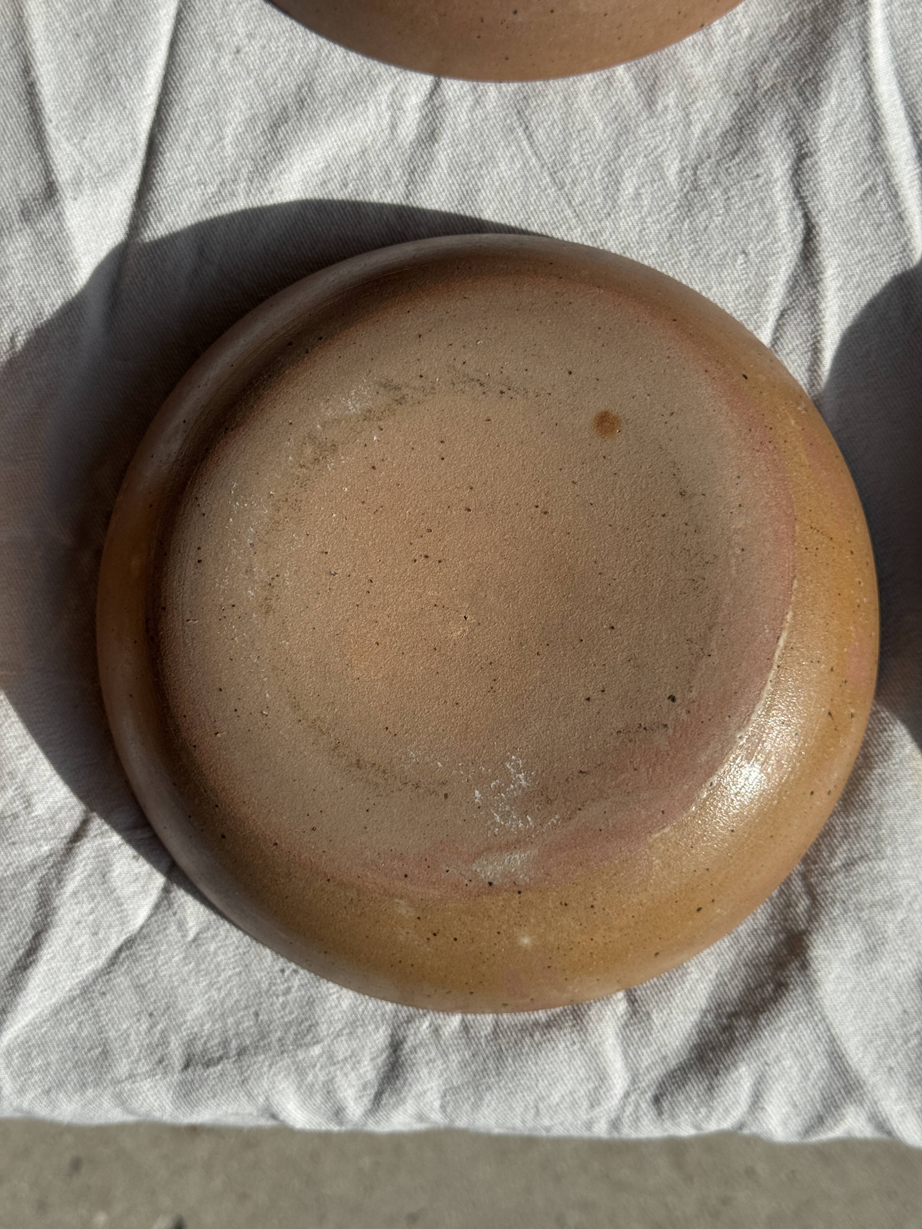 11 assiettes creuses artisanales vintage en grès mat