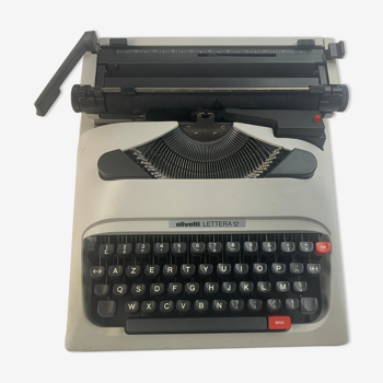 Olivetti lettera 12 - 1979 - vintage portable azerty typewriter