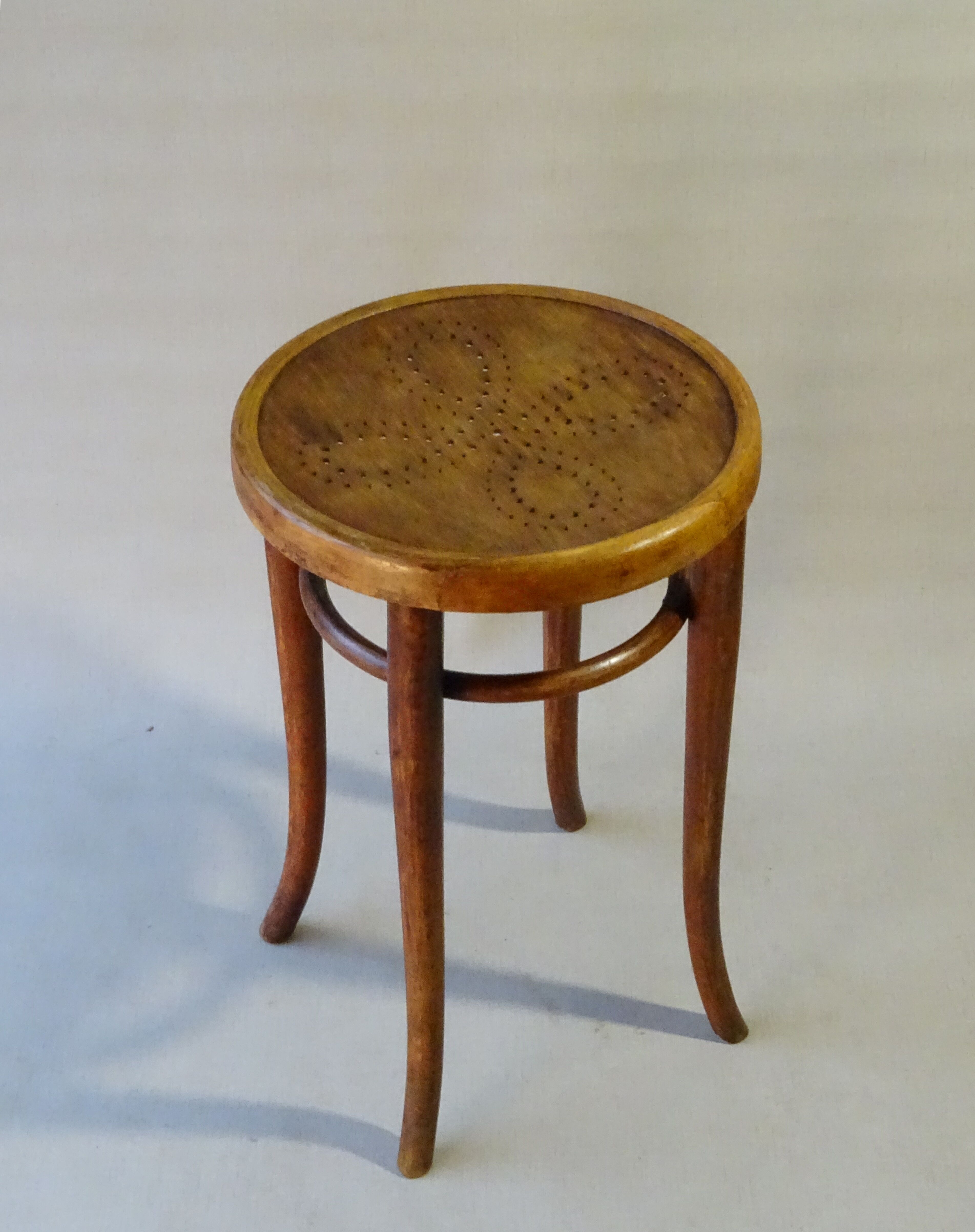 Piano stool by Thonet 1910, wooden seat Height 56cm