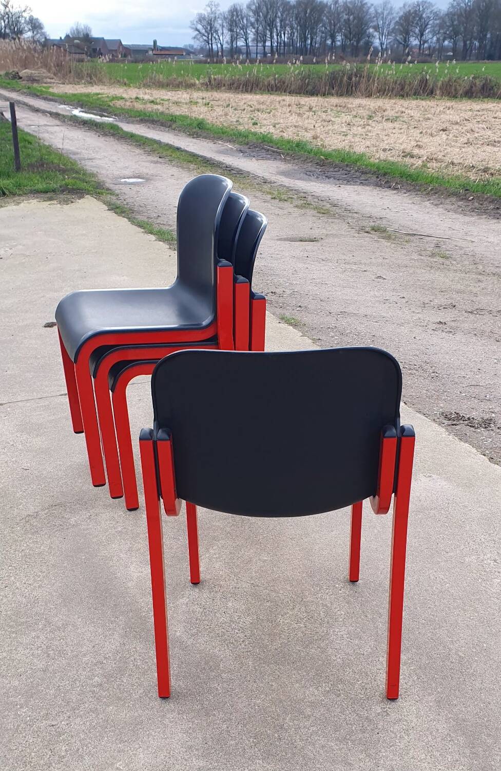 Set 4 - stackable chair Typy Massimo Papiri black red postmodern 1990s
