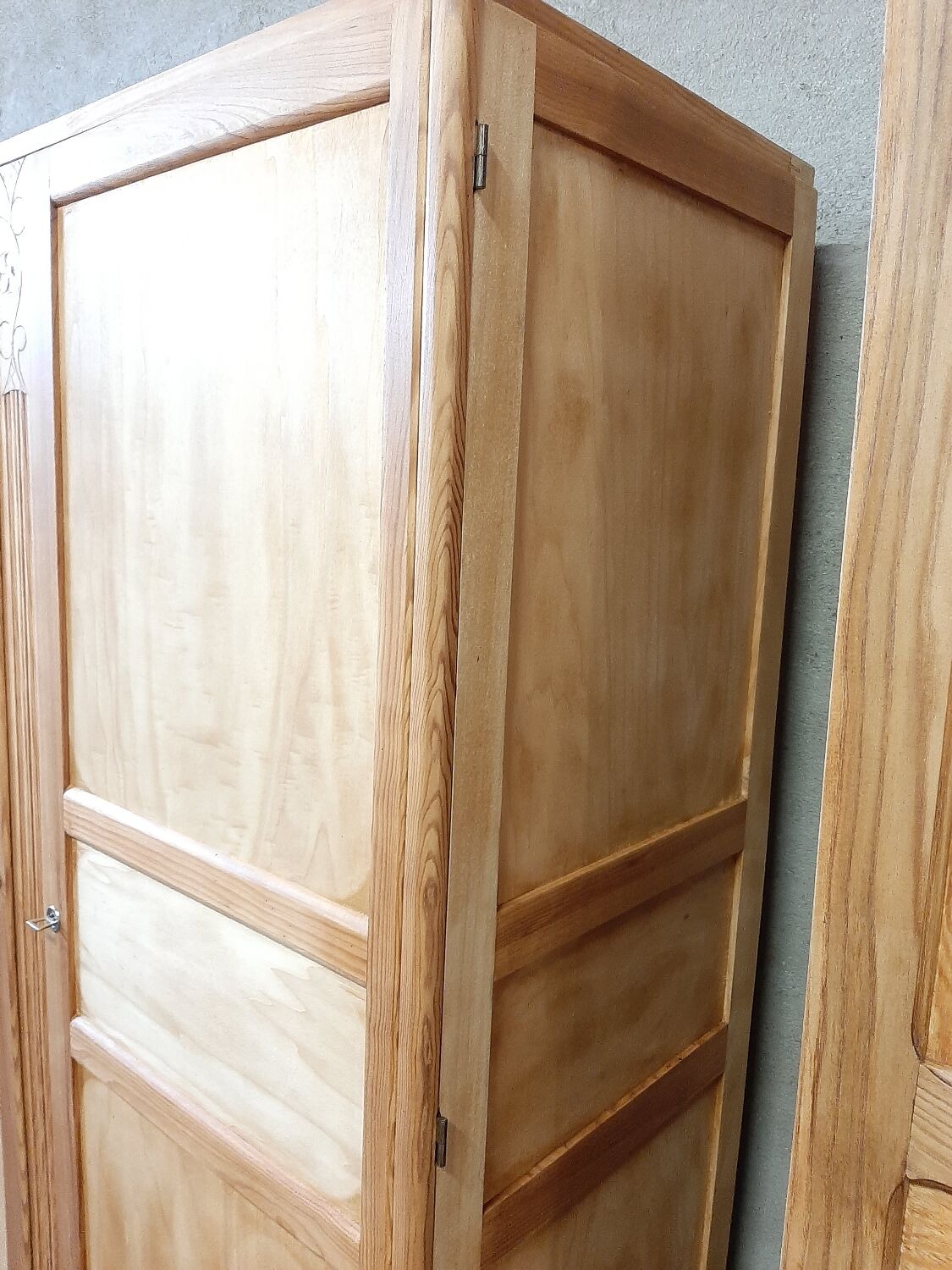 Armoire parisienne