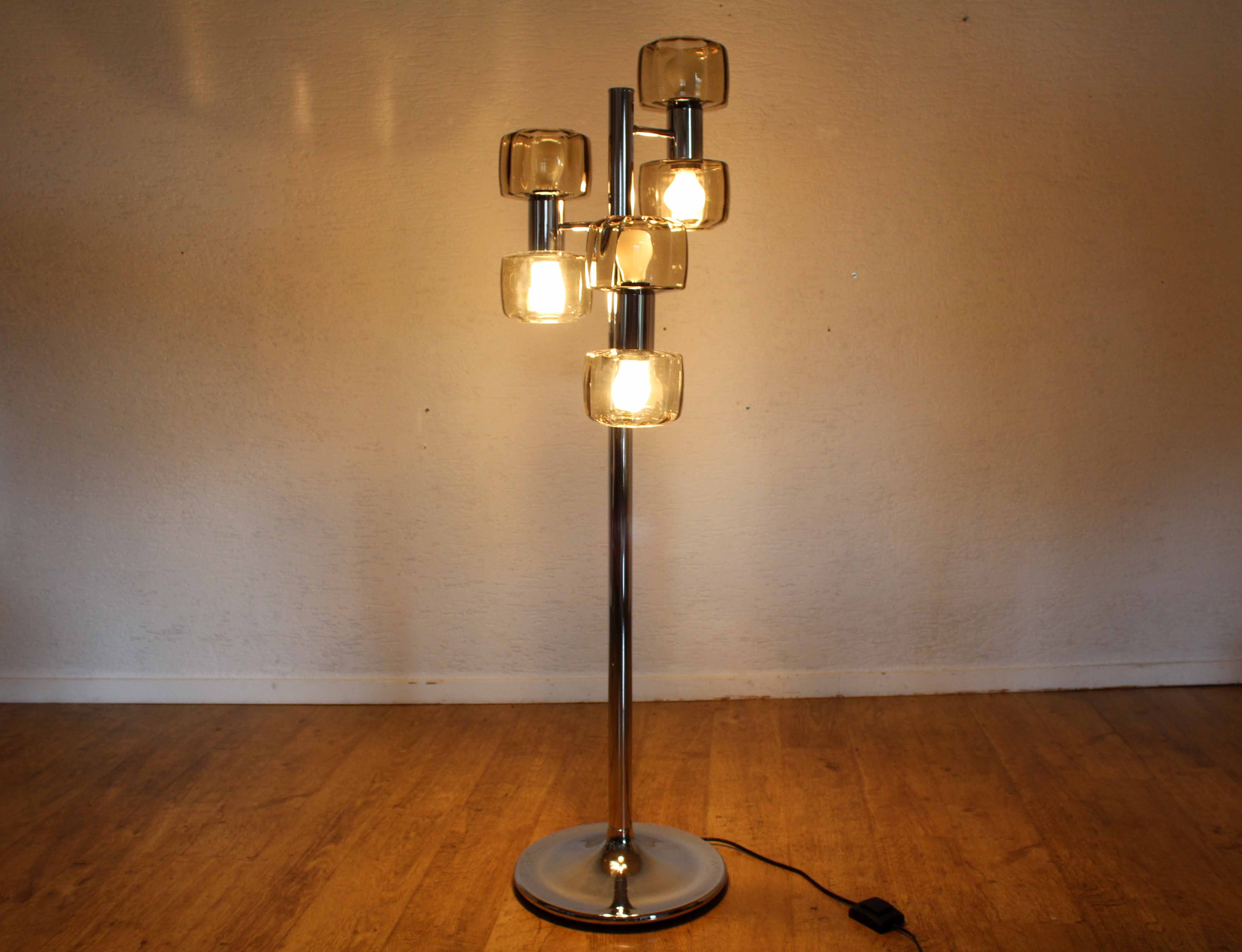 Lampadaire vintage en métal chromé et verre