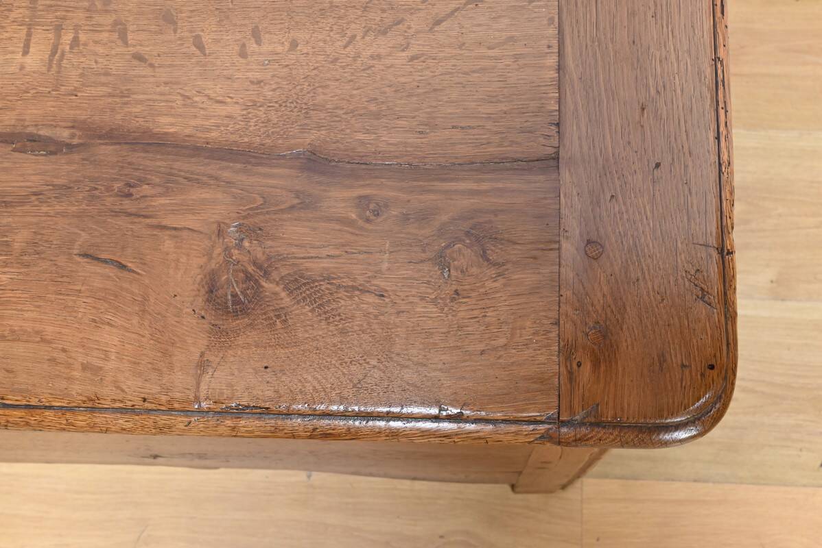 Important oak chest – late 19th century