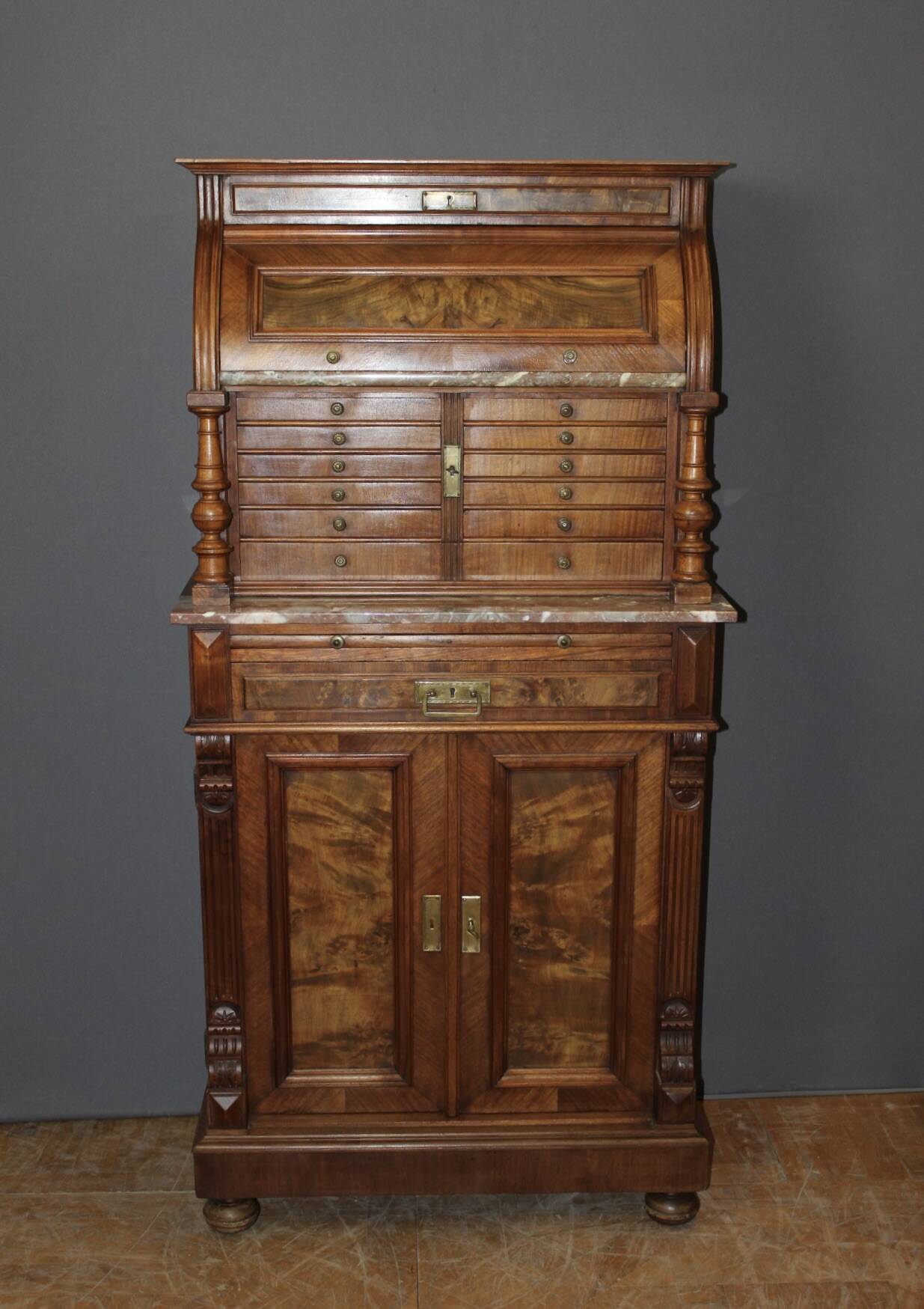 Meuble de dentiste en noyer fin XIX