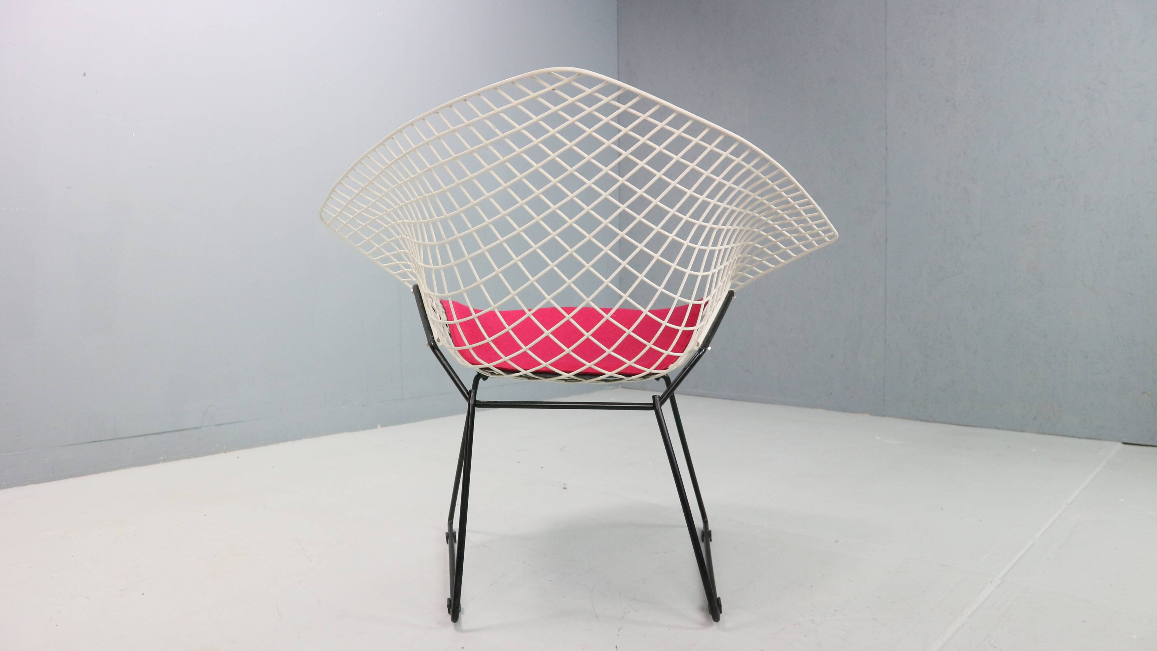 Diamond chair by Harry Bertoia in white & black metal and new seating 1960s