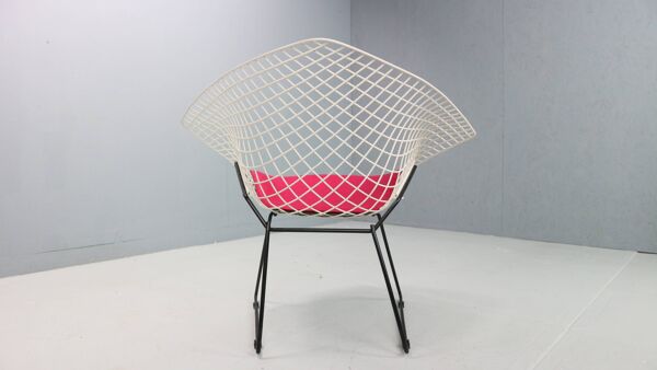 Chaise Diamond de Harry Bertoia en métal blanc et noir et assise neuve années 1960