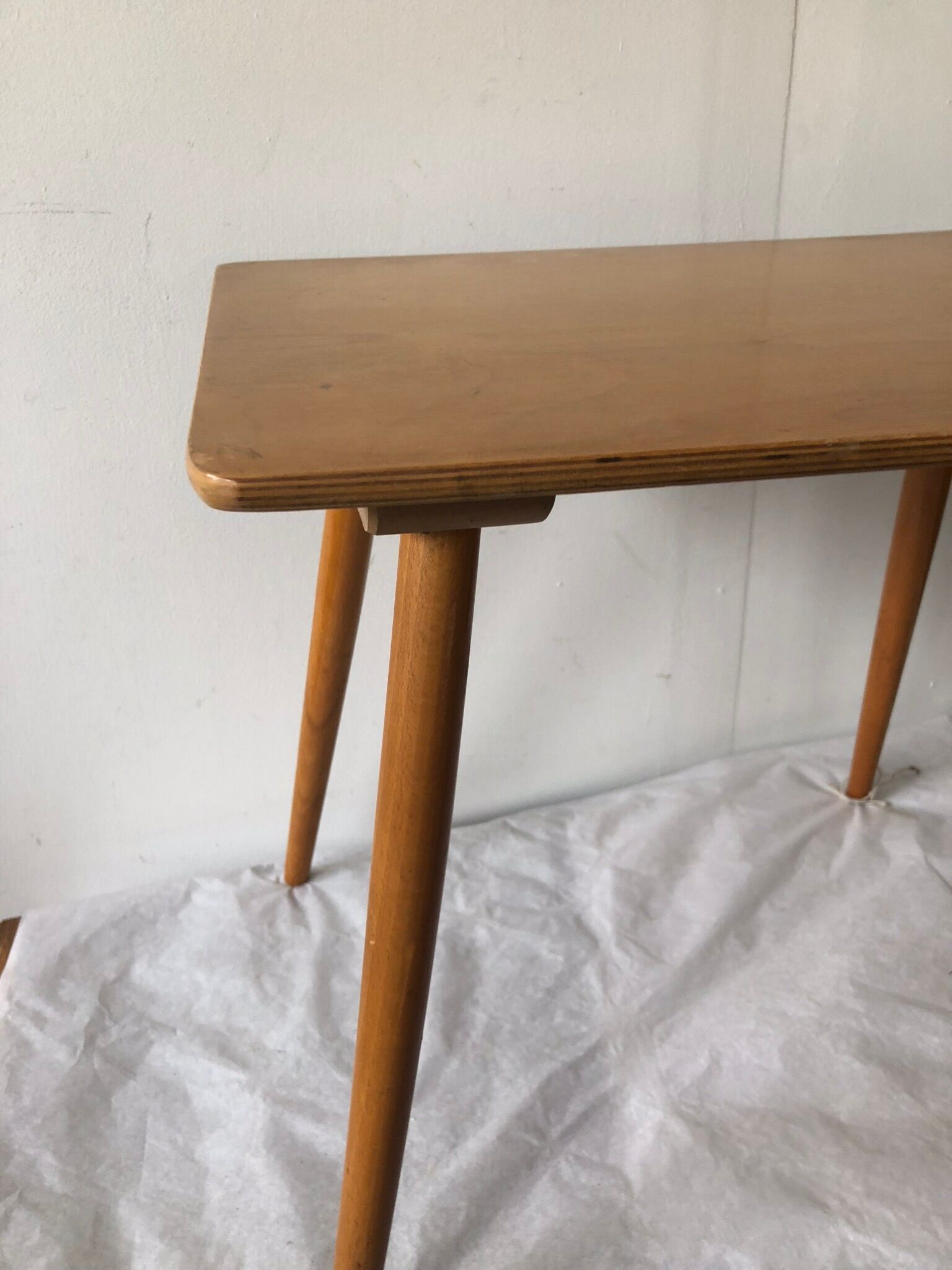 Table child 50s feet compass