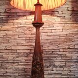 Grande lampe en bois florale sculpté 1960