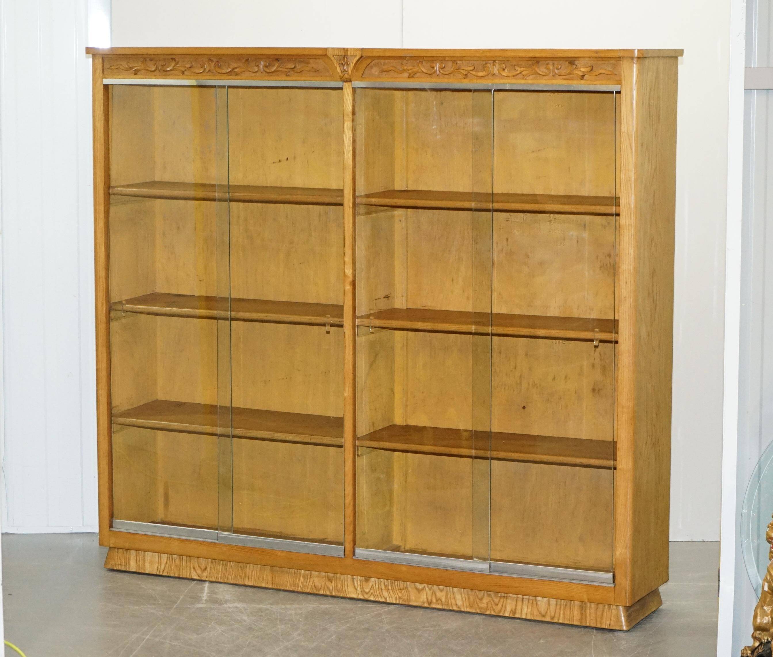 Paire de bibliothèques de bureau en chêne avec portes vitrées