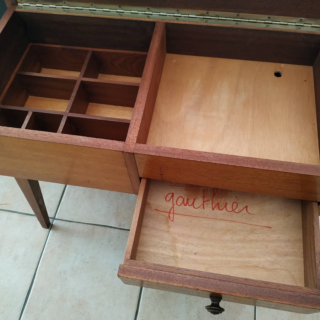 Furniture with work design compass feet