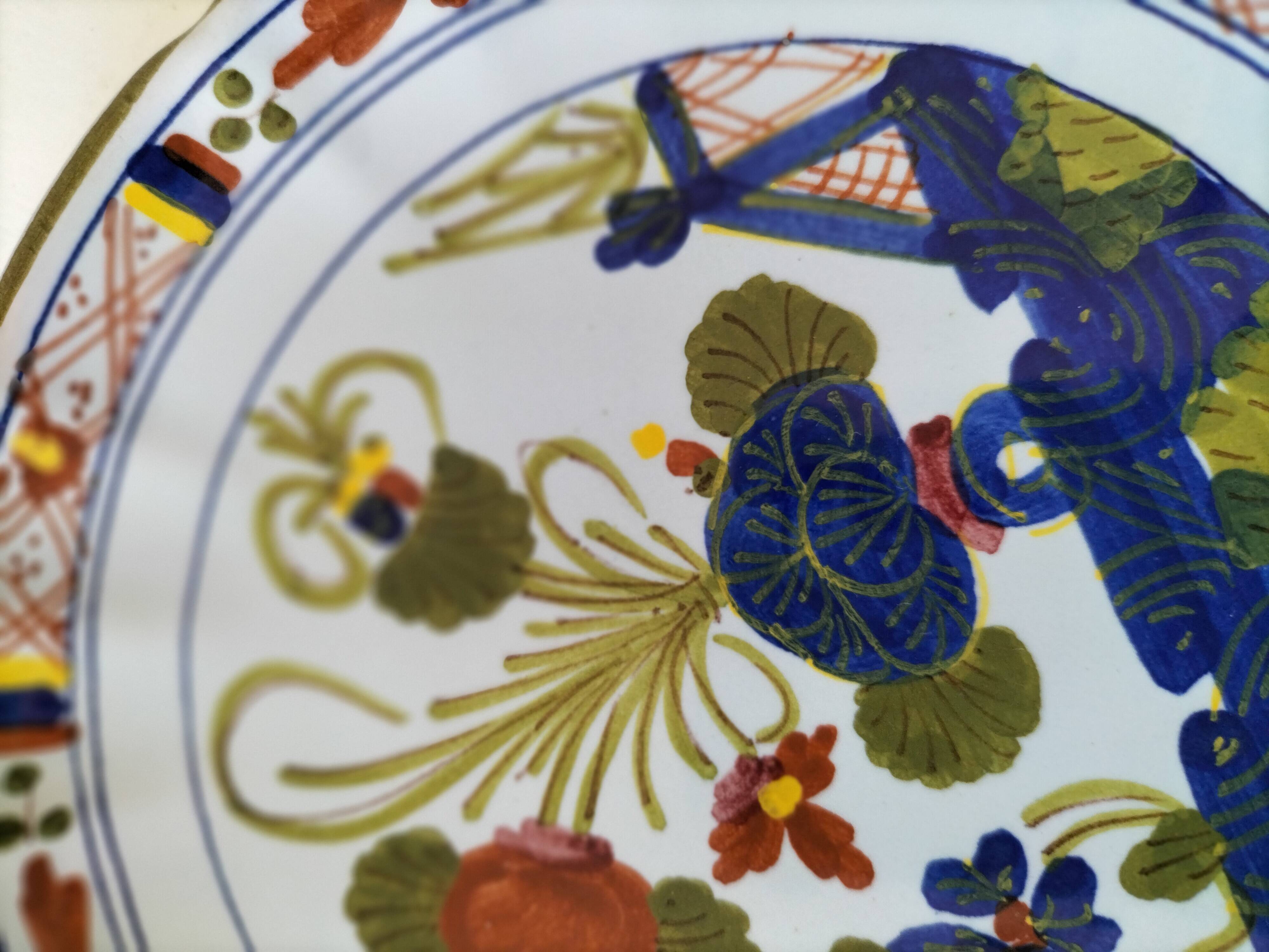 Rare duo of Italian earthenware plates – CACF Faenza