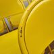 Ensemble de six chaises en métal pliantes jaunes Eurosit